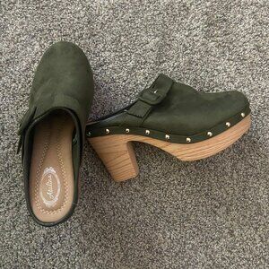 Atalina Women’s 4” Heel Lightweight Green Suede Clogs